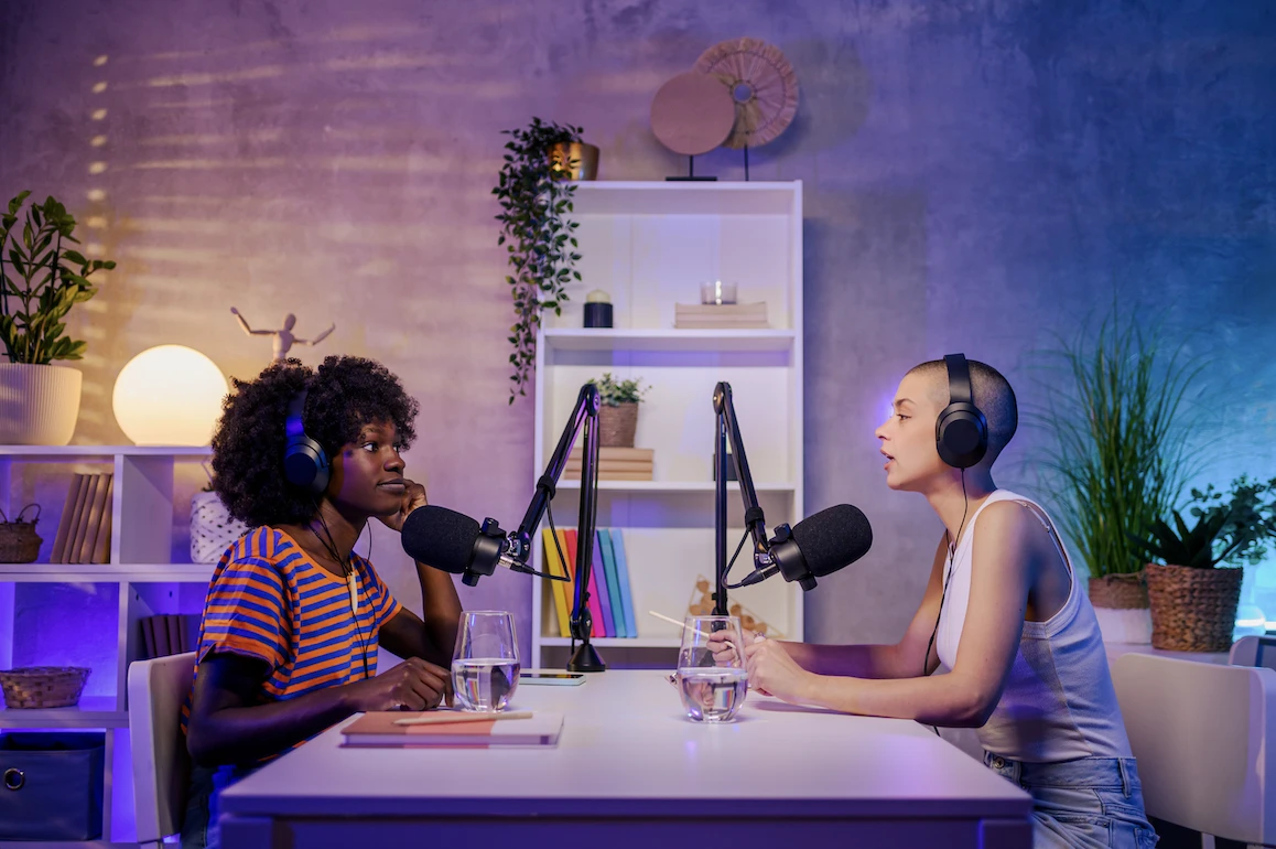 Odios - Un studio d'enregistrement de podcast professionnel unique en Bretagne - Carrousel 1