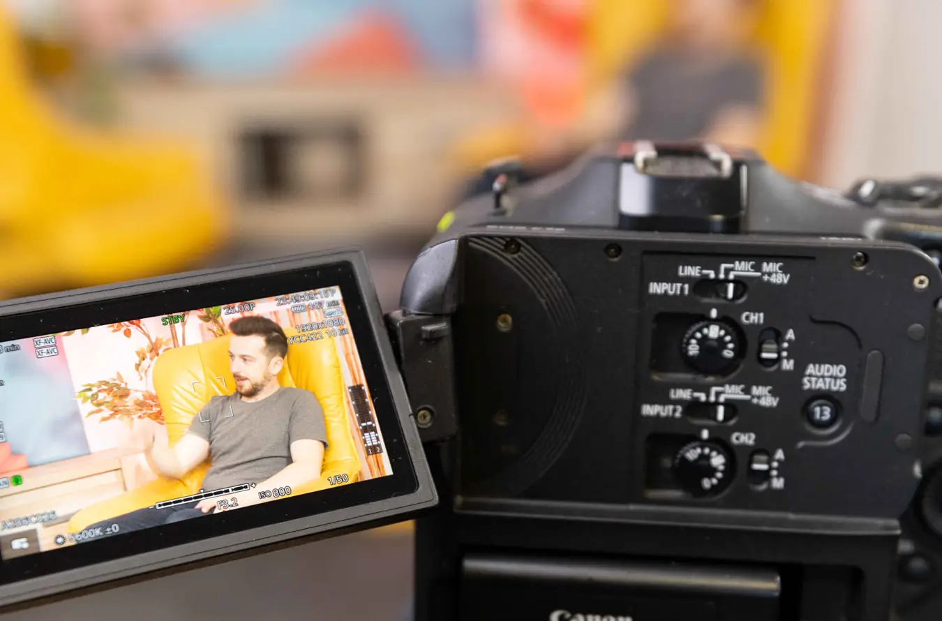 Odios - Un studio d'enregistrement de podcast professionnel unique en Bretagne - Carrousel 1